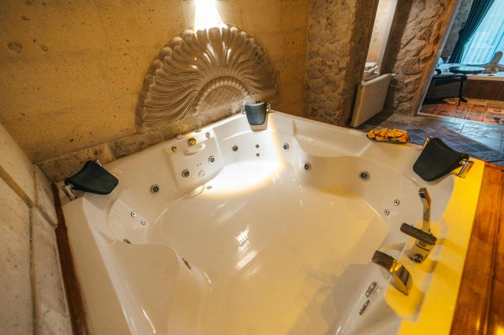 Garden jacuzzi room