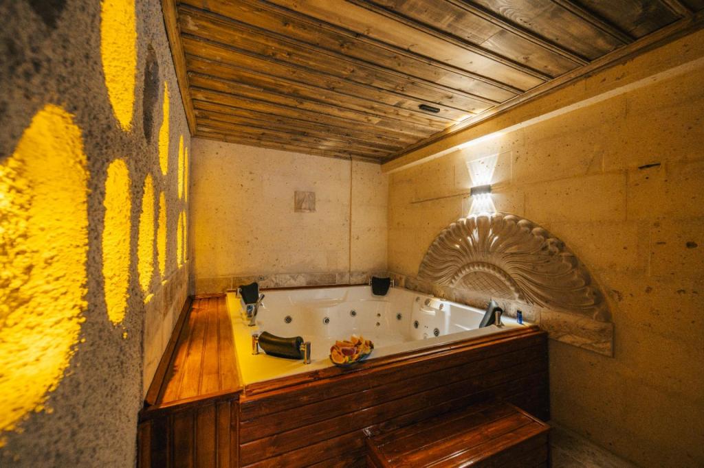 Garden jacuzzi room