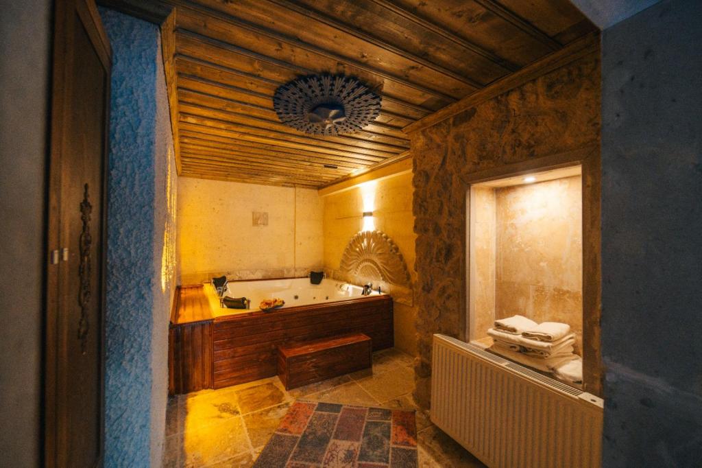 Garden jacuzzi room