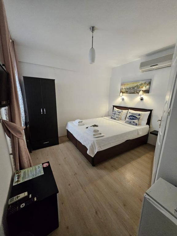 Economy Room, Viewless