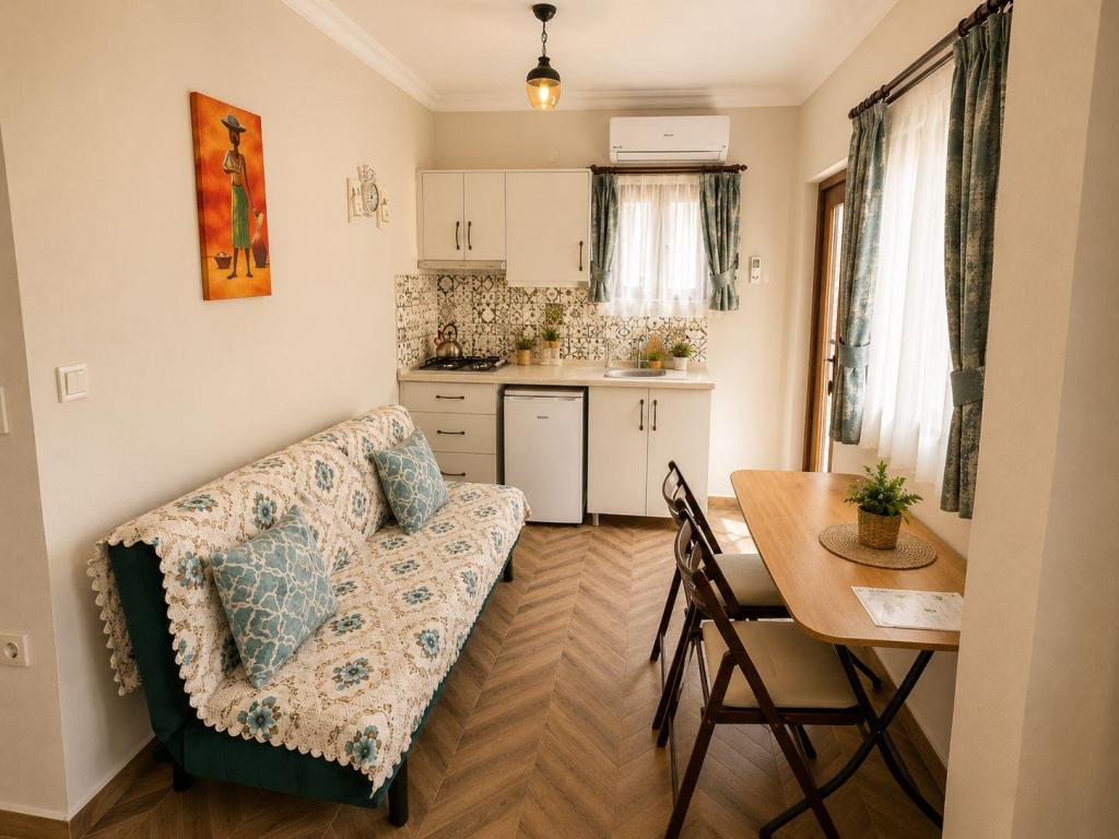 1+1 Aile Odası,Bahçe Manzaralı,-1. Kat