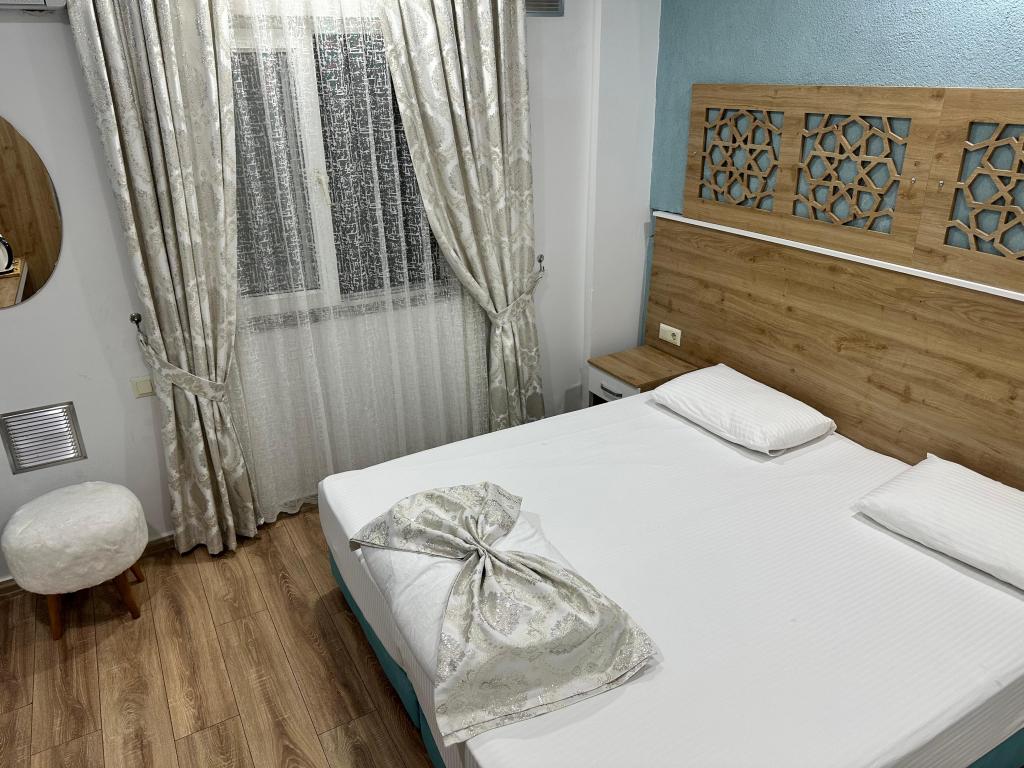 Economy Room, Viewless