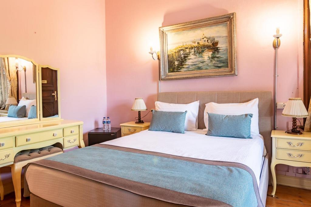 Deluxe Room, Partial Sea View