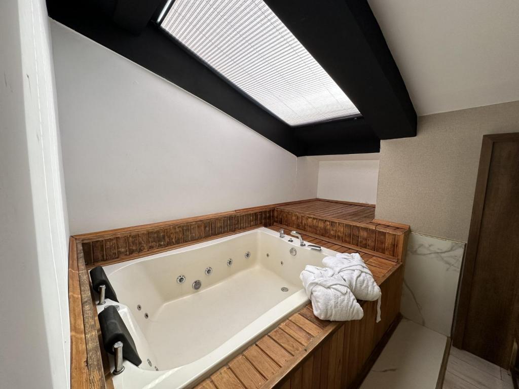 Jakuzili Deluxe Oda,Şehir veya Dağ Manzaralı,Jakuzili