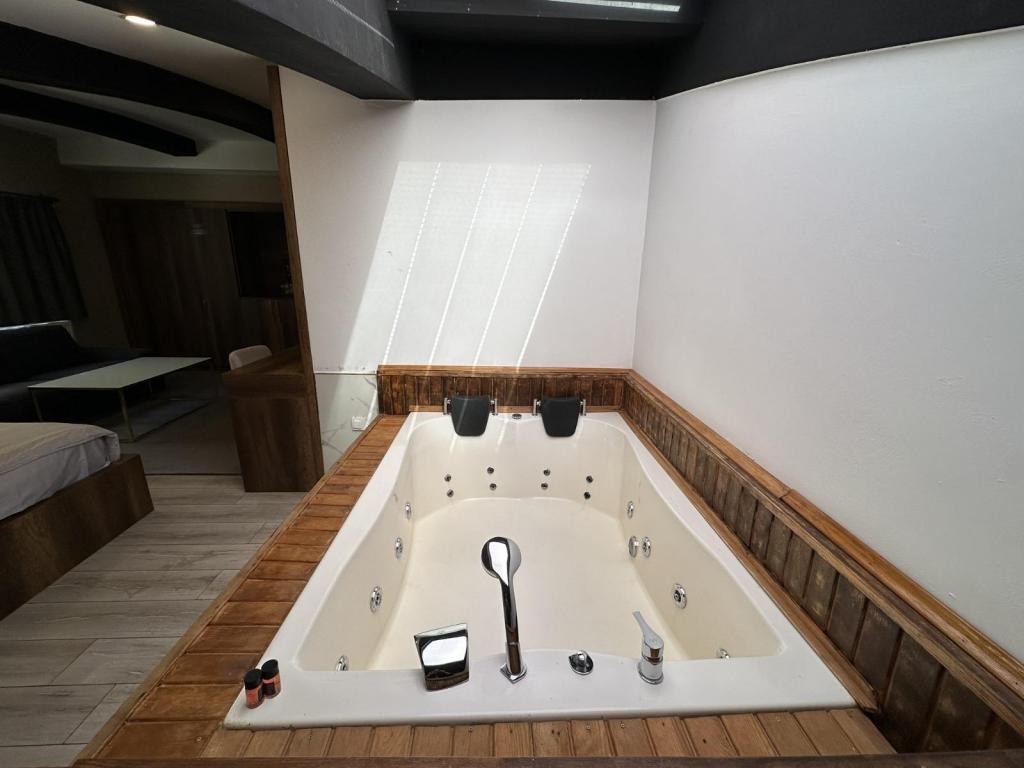 Jakuzili Deluxe Oda,Şehir veya Dağ Manzaralı,Jakuzili