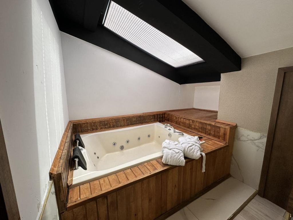 Jakuzili Deluxe Oda,Şehir veya Dağ Manzaralı,Jakuzili