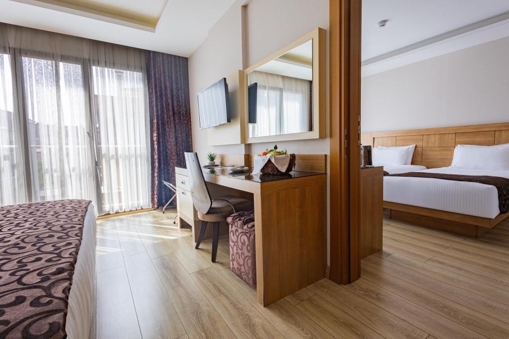 Connected Room, City View