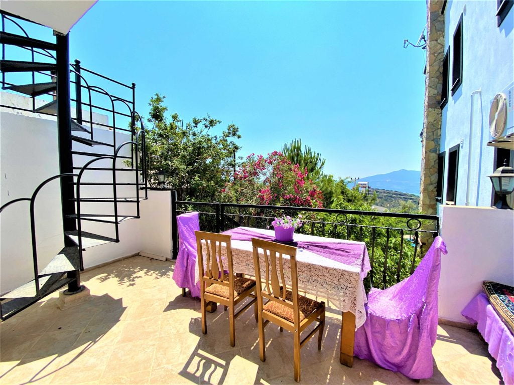 Aile Odası, Havuz Manzaralı