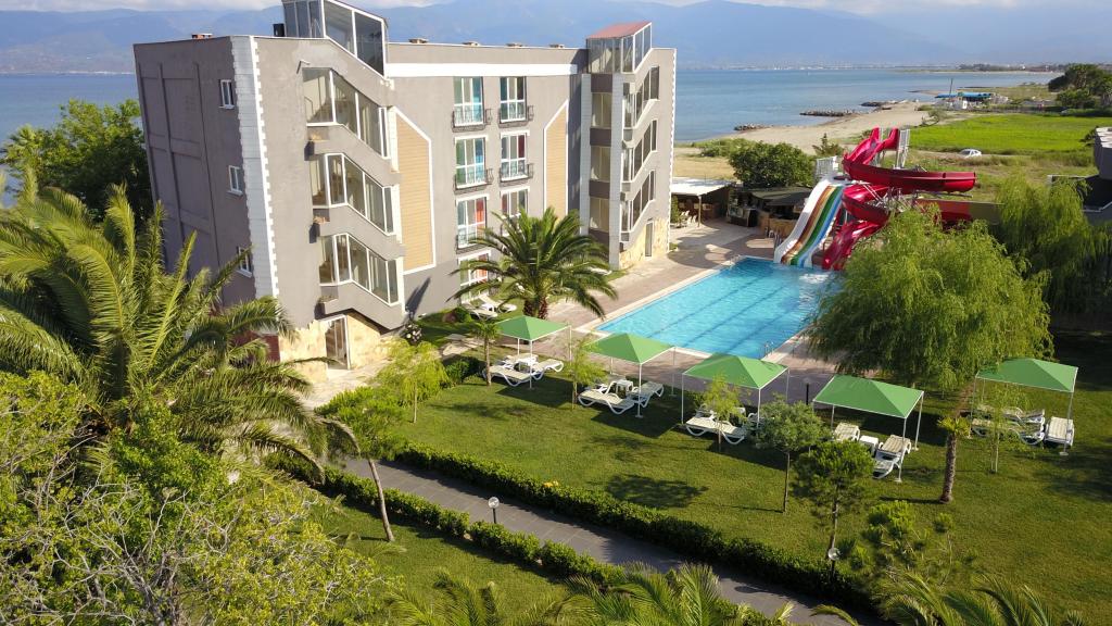 Aqua Nina Resort Hotel
