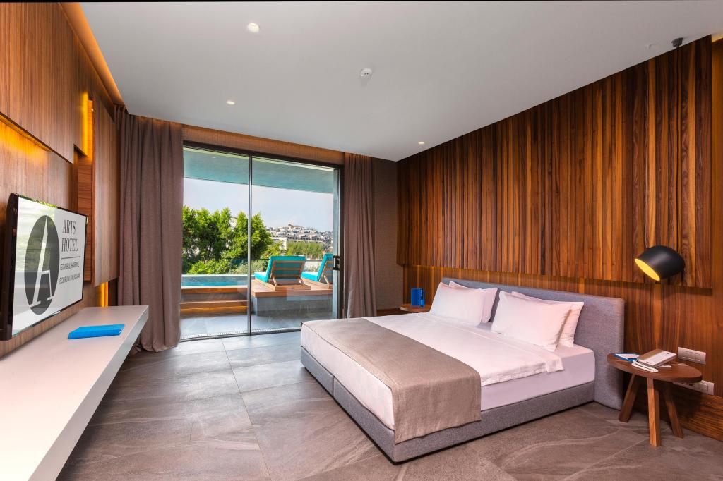 Deluxe Room, Pool View