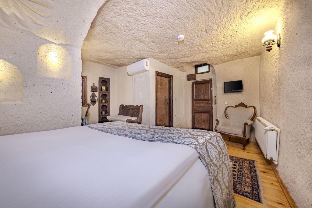 Deluxe Cave