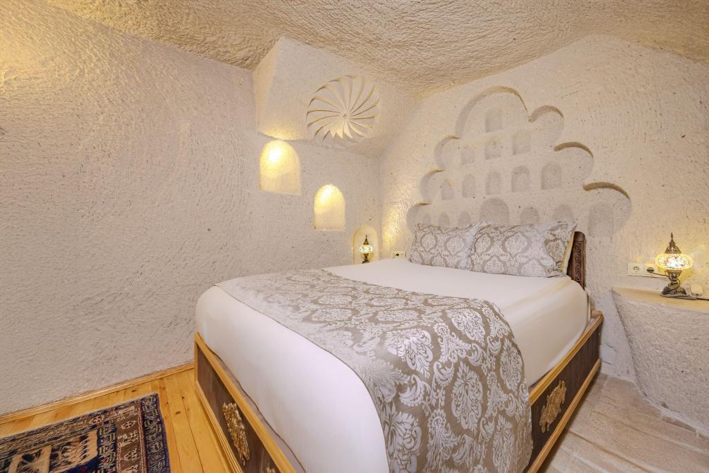 Deluxe Cave