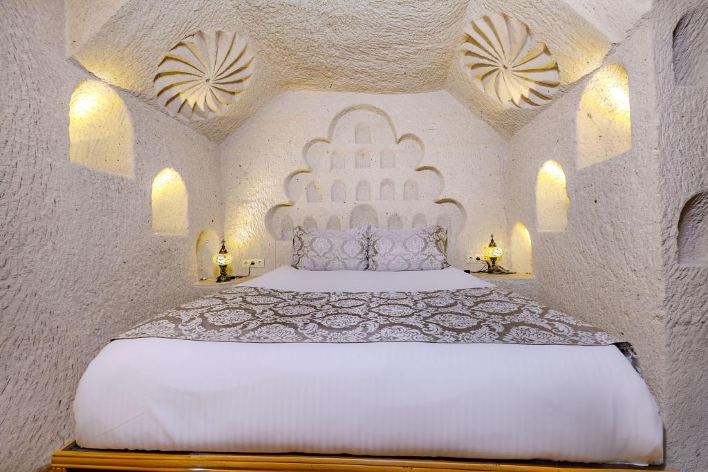 Deluxe Cave
