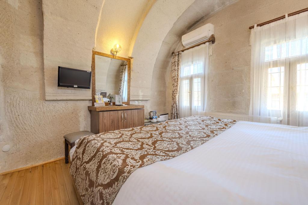 Deluxe Cave