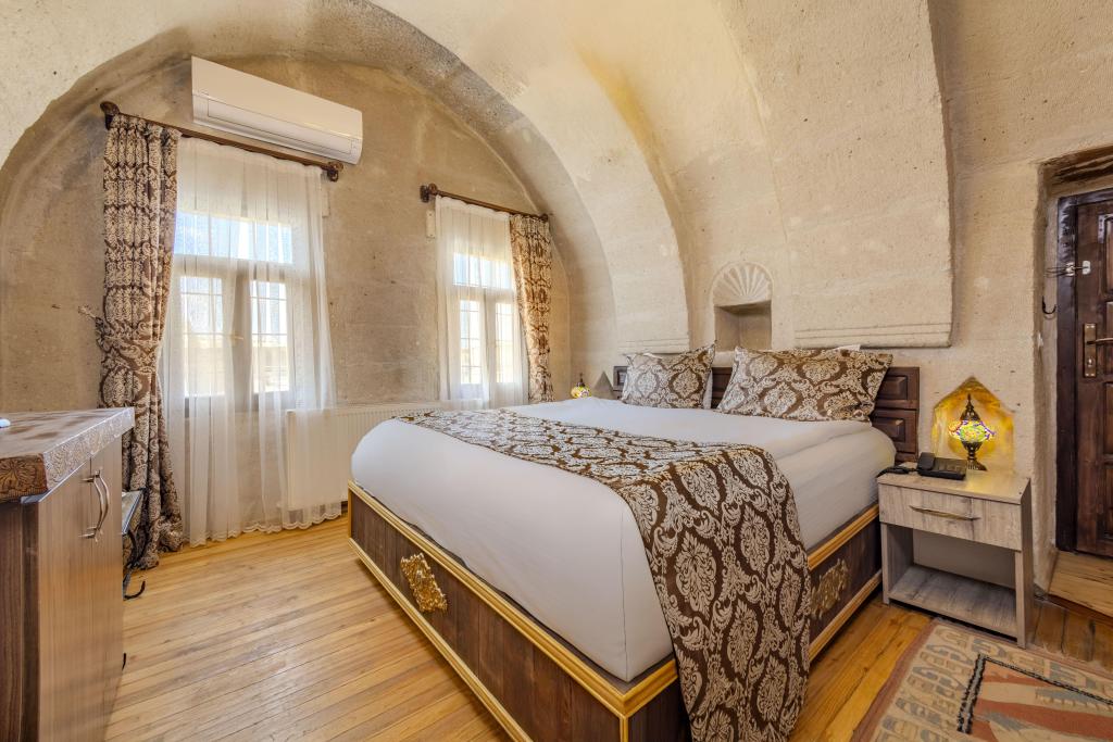 Deluxe Cave