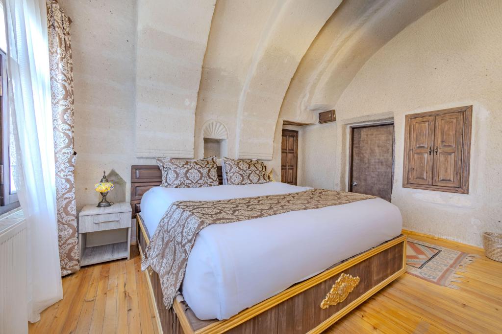 Deluxe Cave