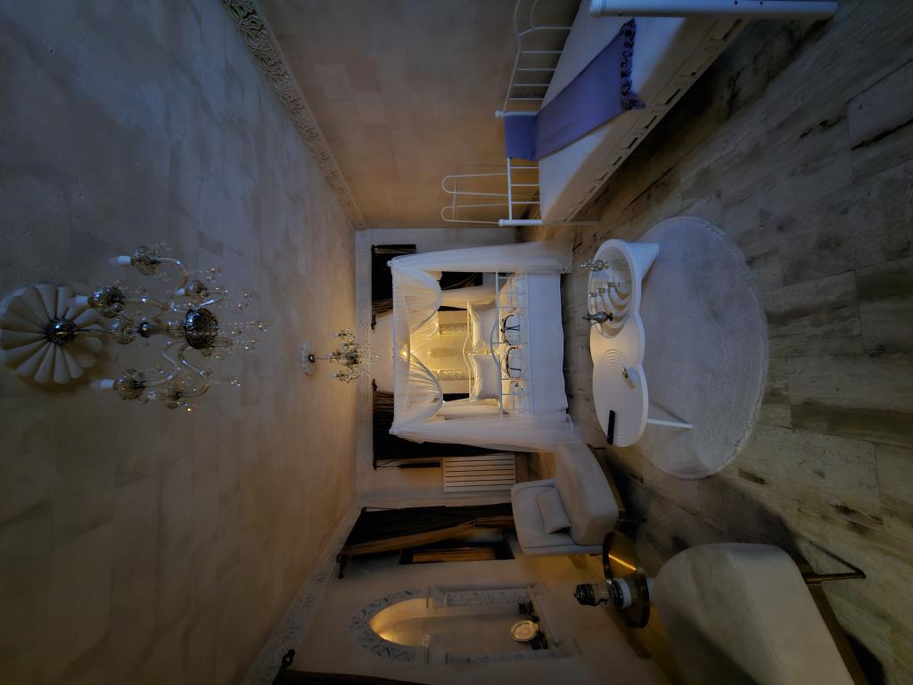 Honeymoon Suite Room, City View