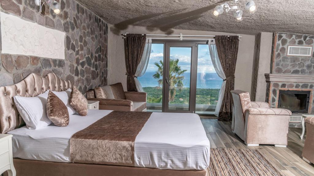 Jakuzili ve Şömineli Deluxe Oda,Deniz Manzaralı