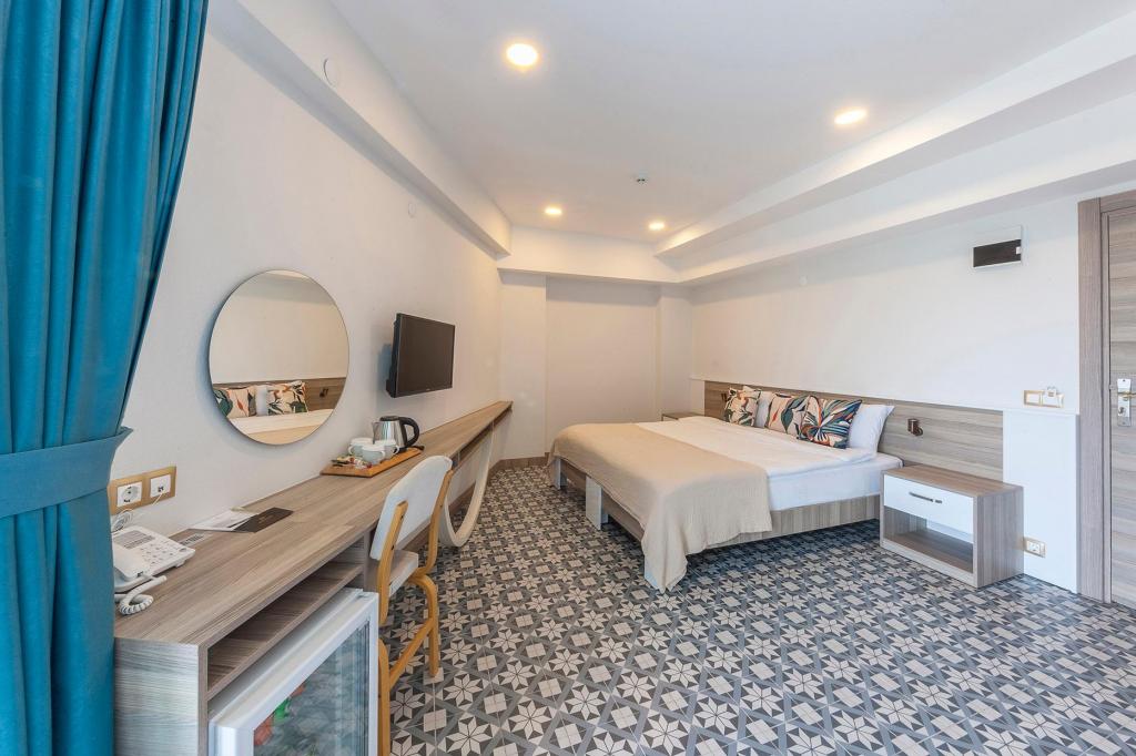 Geniş Standart Oda,Bahçe Manzaralı,Balkonlu