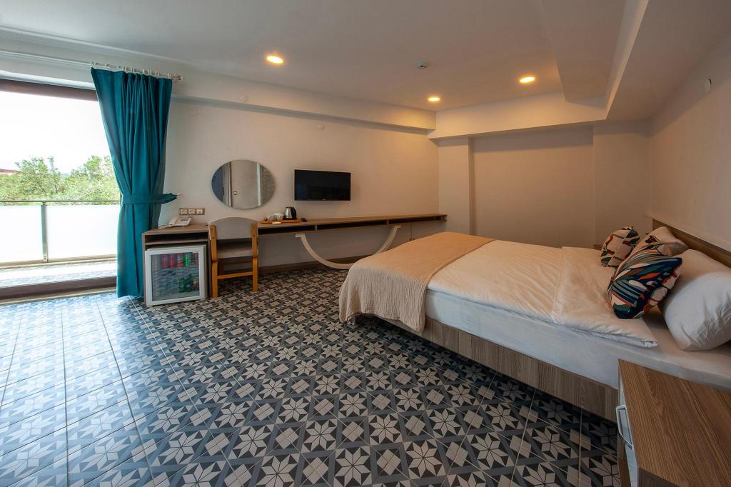 Geniş Standart Oda,Bahçe Manzaralı,Balkonlu