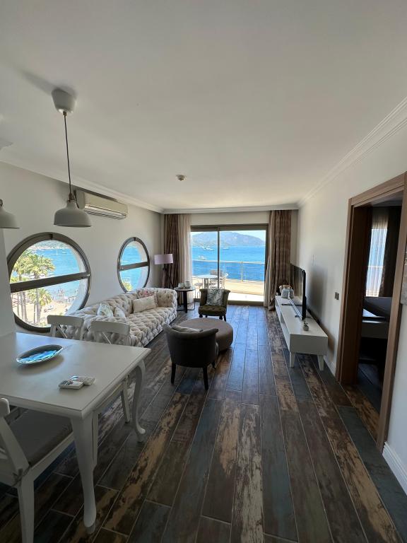 Superior Suite Room, Sea View (Balcony)