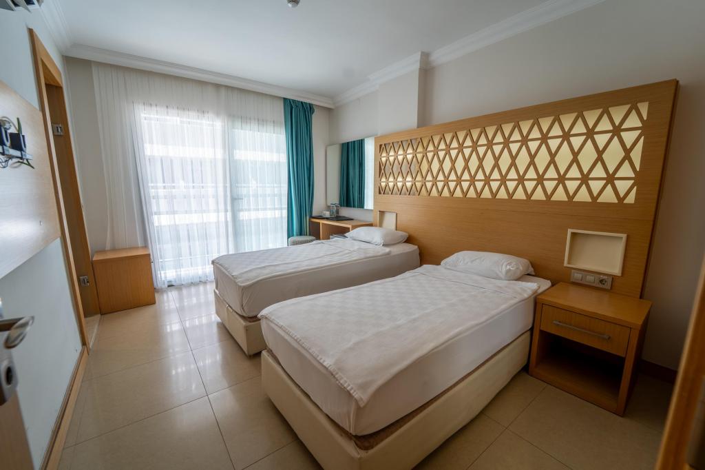 Standart Fransız Balkonlu Oda,Avlu Manzaralı,1. Kat