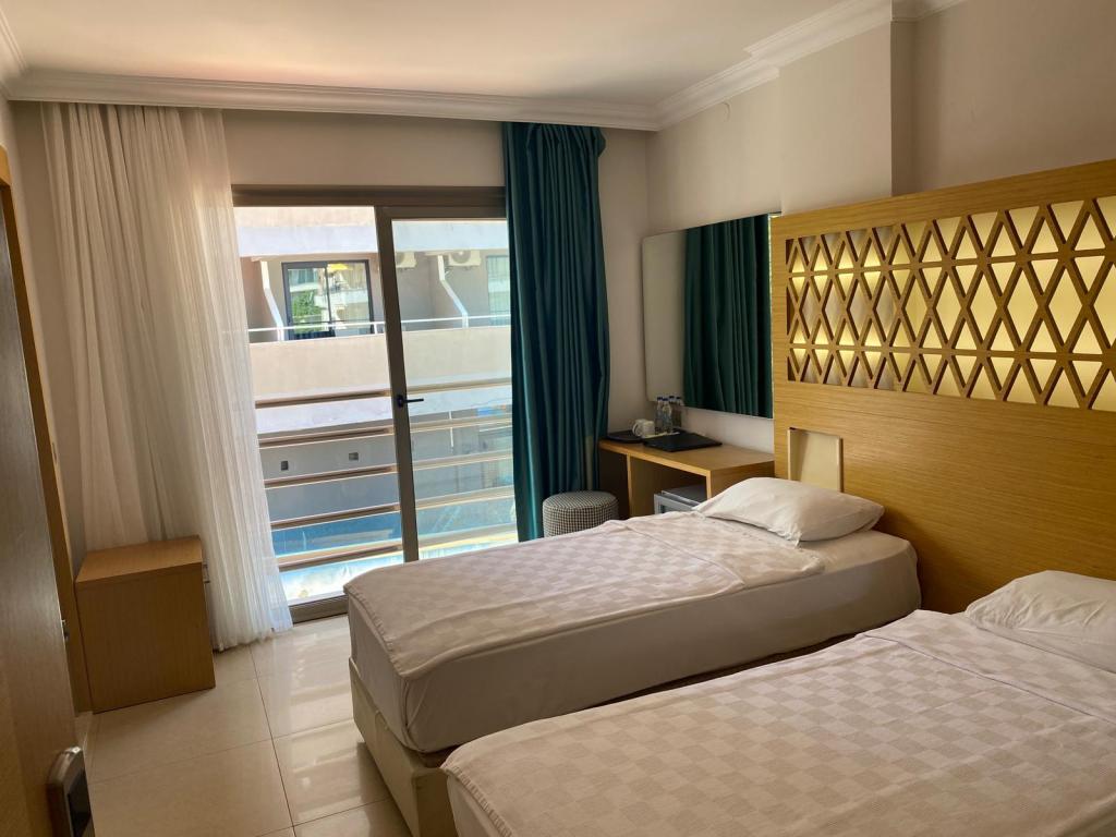 Standart Fransız Balkonlu Oda,Avlu Manzaralı,1. Kat