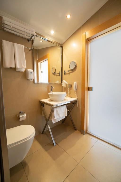 Deluxe Aile Odası,Deniz Manzaralı,Balkonlu