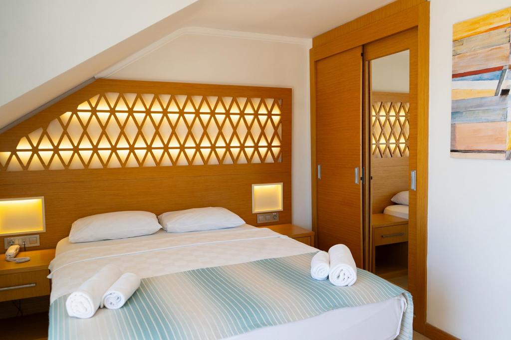 Deluxe Aile Odası,Deniz Manzaralı,Balkonlu