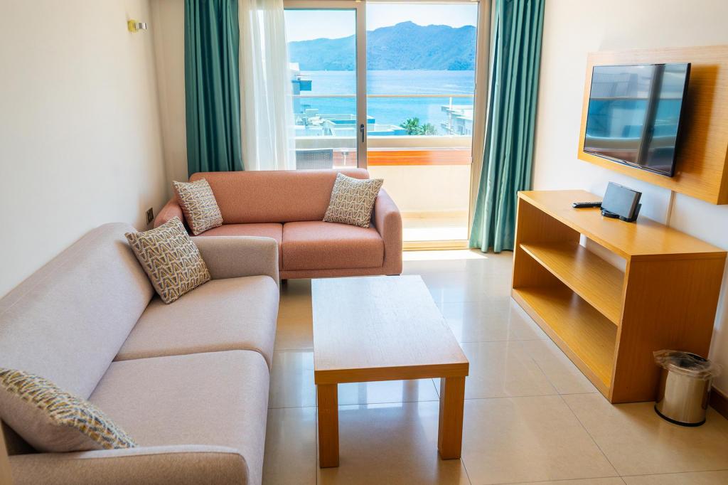 Deluxe Aile Odası,Deniz Manzaralı,Balkonlu
