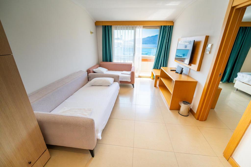 Deluxe Aile Odası,Deniz Manzaralı,Balkonlu