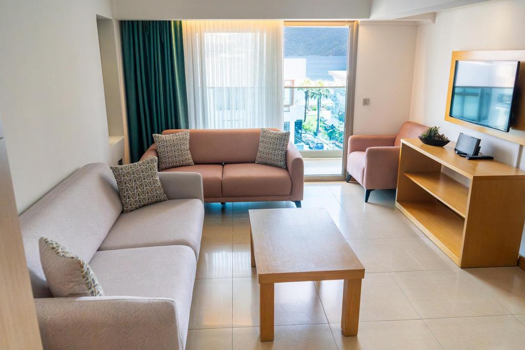 Deluxe Aile Odası,Deniz Manzaralı,Balkonlu