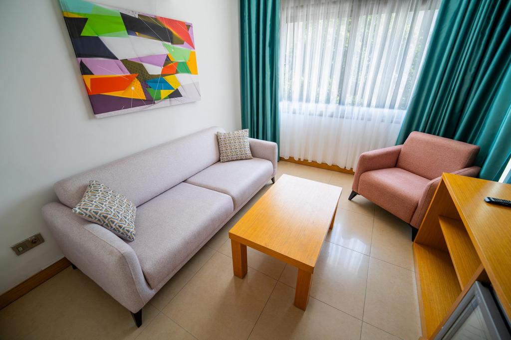 Deluxe Oda Balkonlu,Kara Manzaralı,Balkonlu