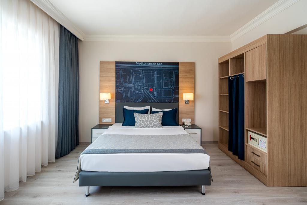 Standart Oda, Kara Manzaralı (Balkonlu)