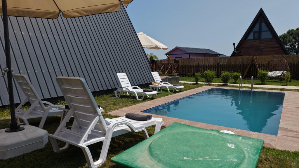 Deluxe Bungalow Room, Pool View
