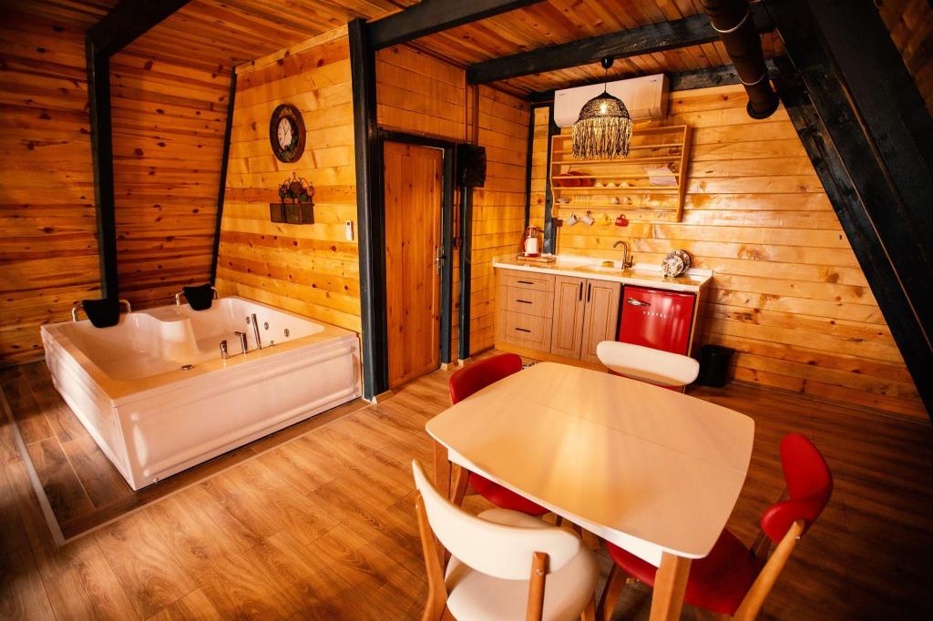 Suite Bungalow,Bahçe Manzaralı,Özel Havuzlu ve Jakuzili