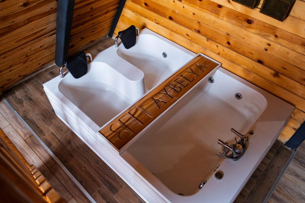 Suite Bungalow,Dağ Manzaralı,Jakuzili (2 Kişilik)