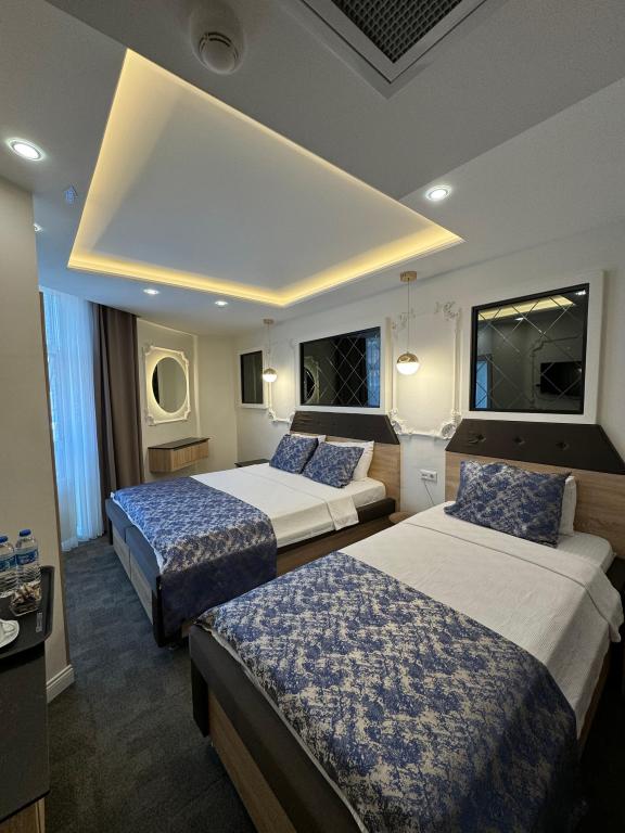 Triple,Şehir Manzaralı