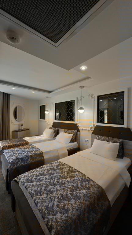 Triple,Şehir Manzaralı