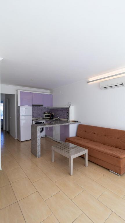 Standard Room, Pool View (Kitchen)