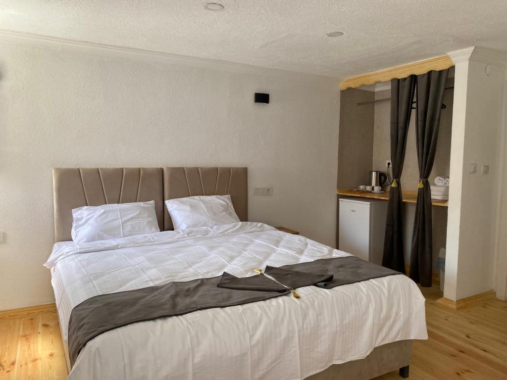 Standard Room, Viewless
