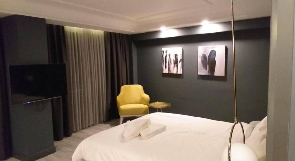 Superior Room, City View (3 Person)