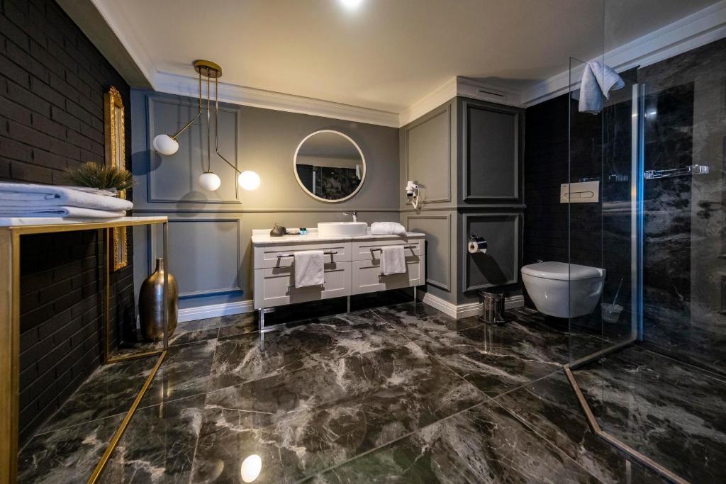 Paradise Room, City View, Upstairs