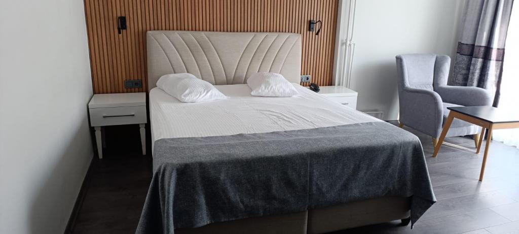 Suite Room, River View