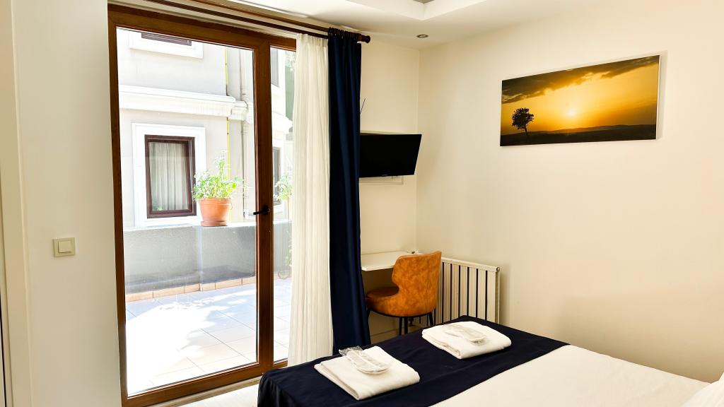 Standard Room, Garden View (Balcony)
