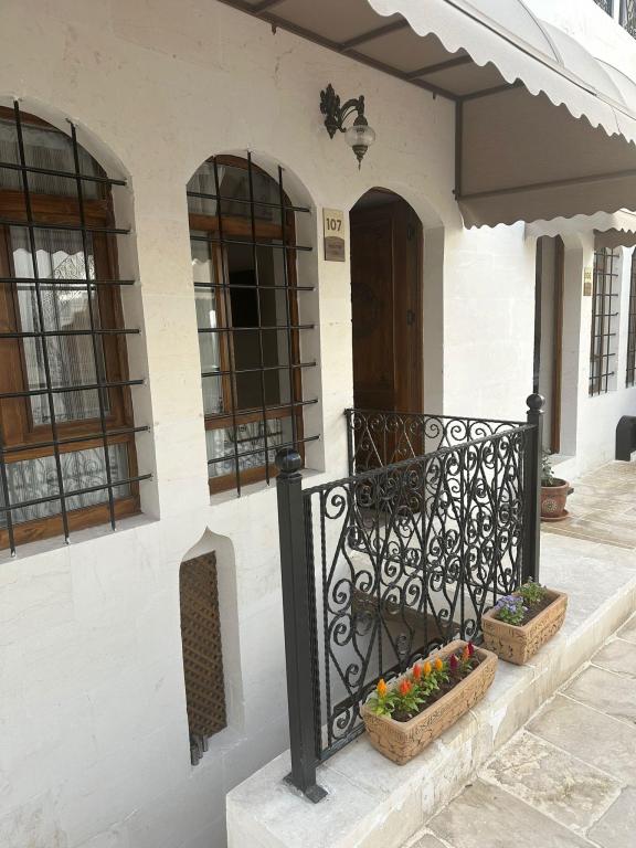 Aile Odası, Avlu Manzaralı