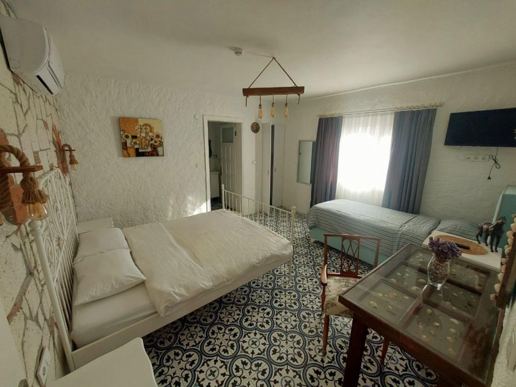Aile Odası, Cadde Manzaralı