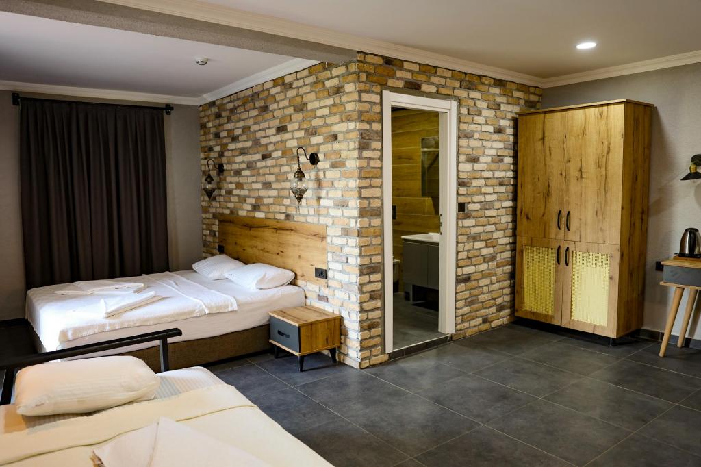 Quad Room,Havuz Manzaralı,Balkonlu