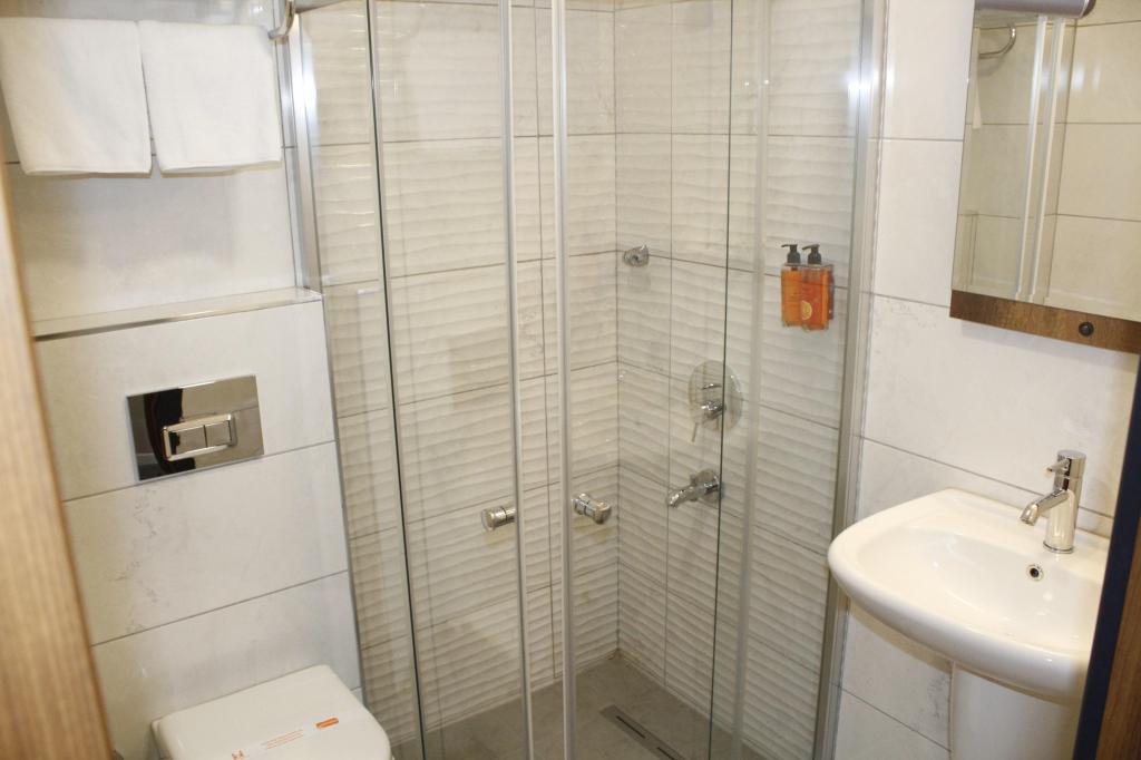 Tek Kişilik,Şehir Manzaralı
