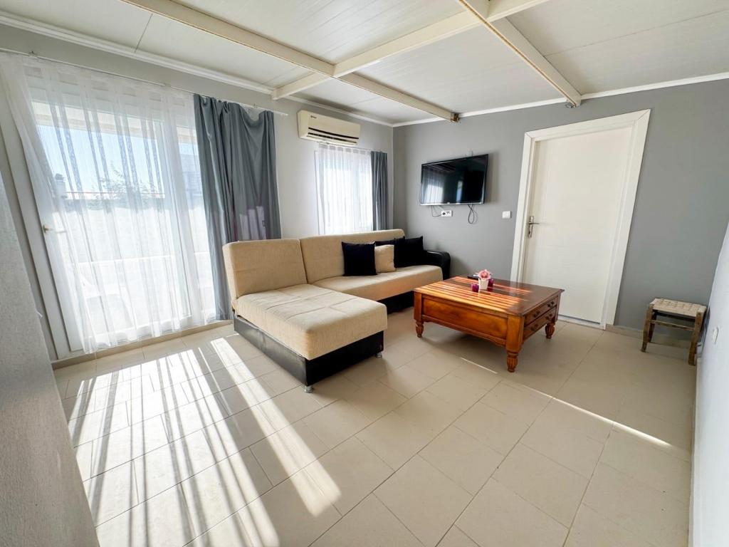 Studio Apart Daire Oda, Bahçe Manzaralı